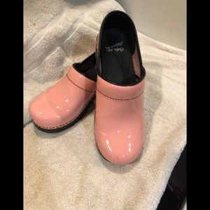 Dansko cancer awareness clogs